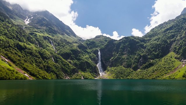 Lac d'Oo Waterfall, Timelapse, France