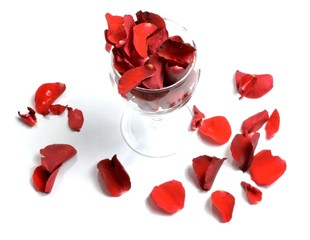 Glas mit Rosenblüten