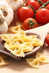 Pasta con pomodoro e aglio