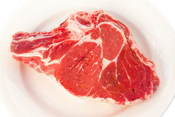 côte de boeuf dans une assiette