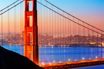 Photo sur Plexiglas Pont du Golden Gate San Francisco Golden Gate Bridge sunrise through cables