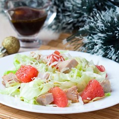Delicious fresh salad with grapefruit, chicken, lettuce, cheese