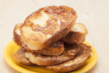 Toasted white bread with milk and eggs.