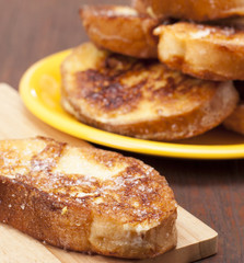 Toasted white bread with milk and eggs.