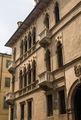 Fototapeta na wymiar Facade of Italian palace