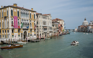 Fototapeta na wymiar Palaces along the Grand Canal in Venice