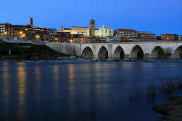 Fototapeta premium Tordesillas y el río Duero