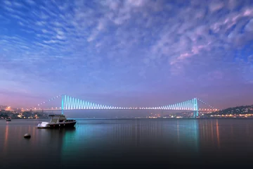 Fototapeten Istanbul, Bosporus-Brücke am Morgen © mystique