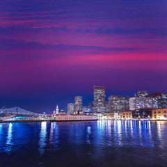 Obraz premium San Francisco sunset skykine from Pier 7 in California