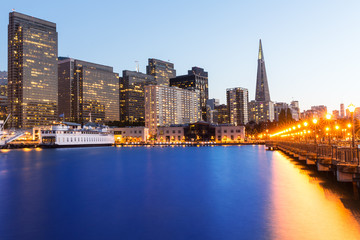 Fototapeta na wymiar San Francisco Pier 7 sunset in California