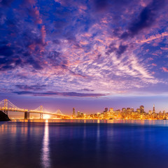 Fototapeta premium San Francisco sunset skyline California bay water reflection