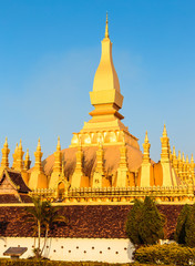 Obraz premium Grand Golden Stupa with Blue Sky before Sunset
