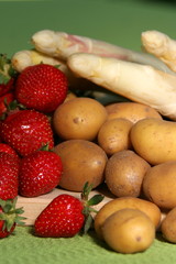 Spargel, Erdbeeren und Kartoffeln