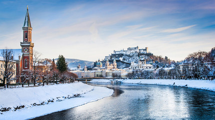Fototapeta premium Historic city of Salzburg with river Salzach in winter, Austria
