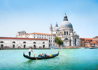 Deurstickers Gondels Gondel op Canal Grande met Santa Maria della Salute, Venetië