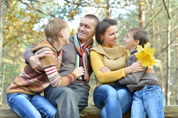 Fototapeta premium Happy family in the autumn park