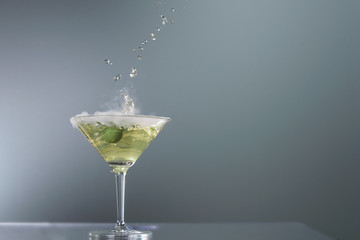 Rauchender Martini Cocktail