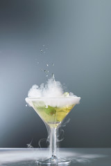 Rauchender Martini Cocktail