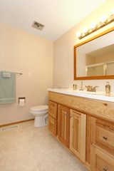 Warm tones small bathroom