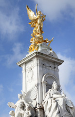 Fototapeta na wymiar Memorial to Queen Victoria, Buckingham Palace, London