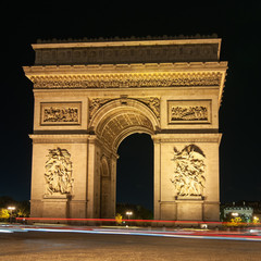 Fototapeta na wymiar zabytki Paryż nocą
