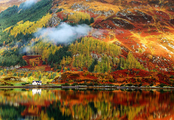 Herbstfarben in Highlands, Schottland, Europa