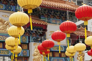 Fotobehang Paper lanterns in in Wong Tai Sin Temple in Hong Kong © leeyiutung