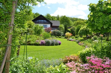 Keuken spatwand met foto prachtige tuin met verschillende bloemen © pia-pictures
