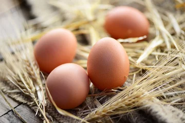 Abwaschbare Fototapete Eier, Stroh © photocrew
