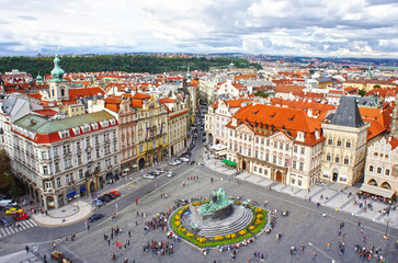 Fototapeta na wymiar Jan Hus Pomnik w Rynku Starego Miasta w Pradze