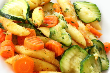 Schupfnudeln mit Gemüse (Karotten / Zucchini)