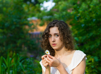 Beautiful romantic woman with daisy flower