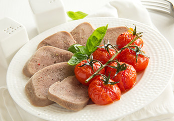 Boiled beef tongue with grilled tomatoes.