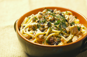 spaghettoni freschi con pesce spada e patelle