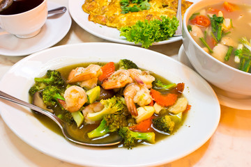 Thai food, Stir-fried vegetables with seafood