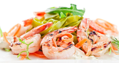 Noodles with grilled shrimps