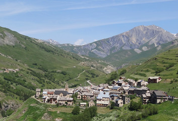 Fototapeta na wymiar Le Chazelet, dans les Hautes-Alpes