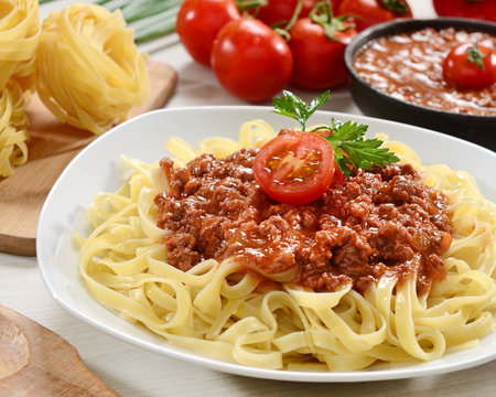 Noodles a bolognese sauce