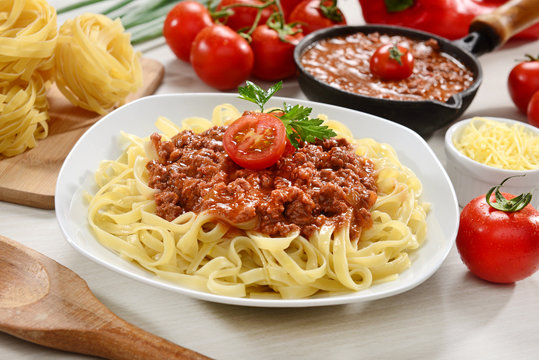 Noodles with bolognese sauce