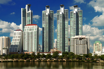 Fototapeta na wymiar Highrise modern building in Bangkok, Thailand.