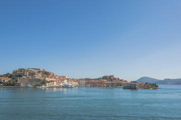 Fototapeta premium Portoferraio, stare miasto, port, twierdza, wyspa Elba, Włochy