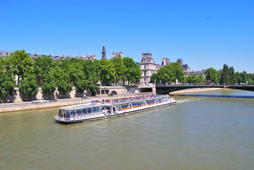 Fototapeta na wymiar Paris. River Seine in a sunny summer day