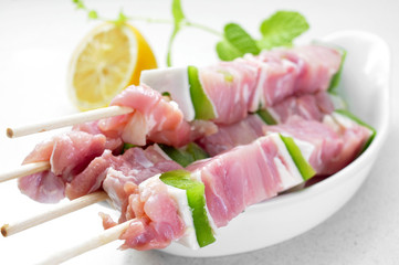 raw chicken and vegetables skewers