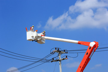 Electricians  working  on  hydraulic platform .