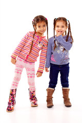 petites filles soeur font des pitreries