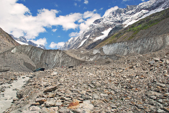 Gletschertor des Langgletschers im L&ouml;tschental