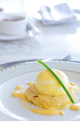 Eggs benedict
