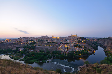 Fototapeta na wymiar Night view of the historic city of Toledo in Spain