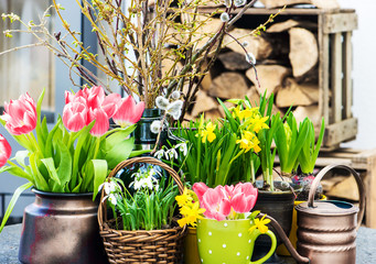 home interior easter decoration with spring flowers