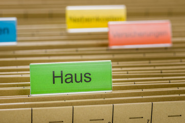Hängemappen mit der Beschriftung Haus